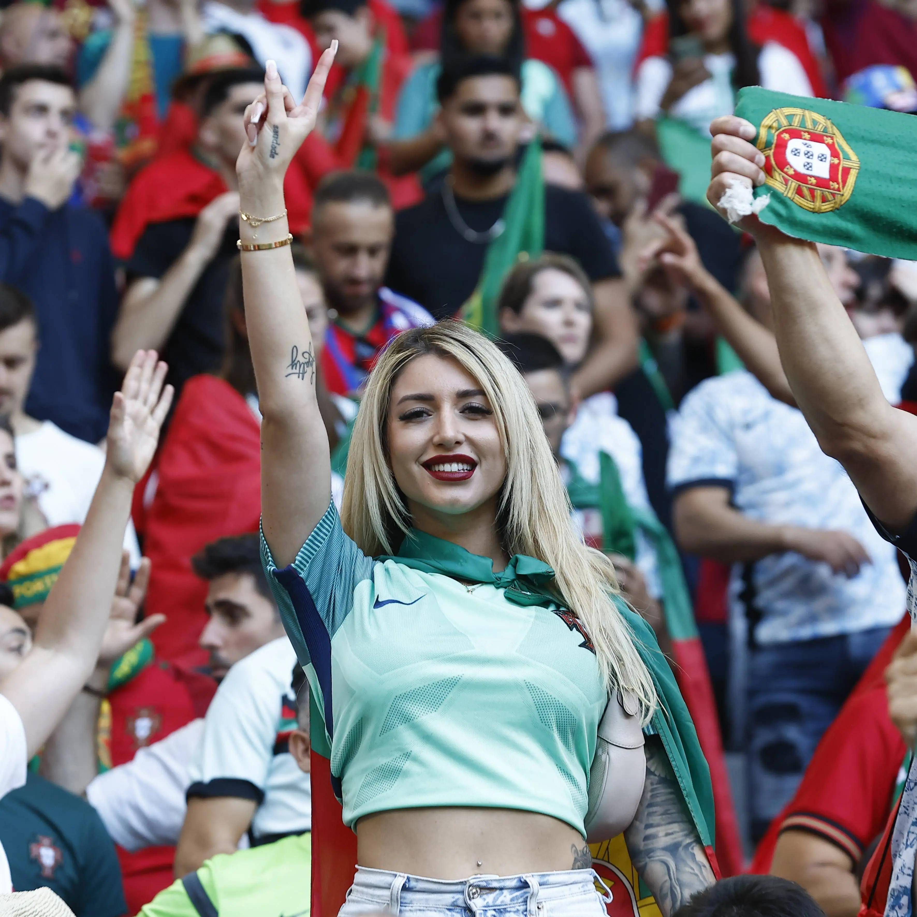 包含今晨突围战来临；瓦伦西亚围绕英超临场应变；管理层满意；数据趋势出现新变化的词条