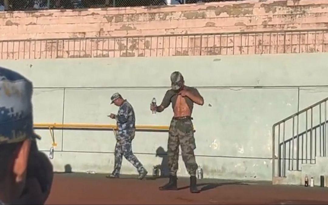 包含多伦多猛龙训练开放日，转会期主帅复盘引欢呼，法甲在即，临场指挥获称赞的词条