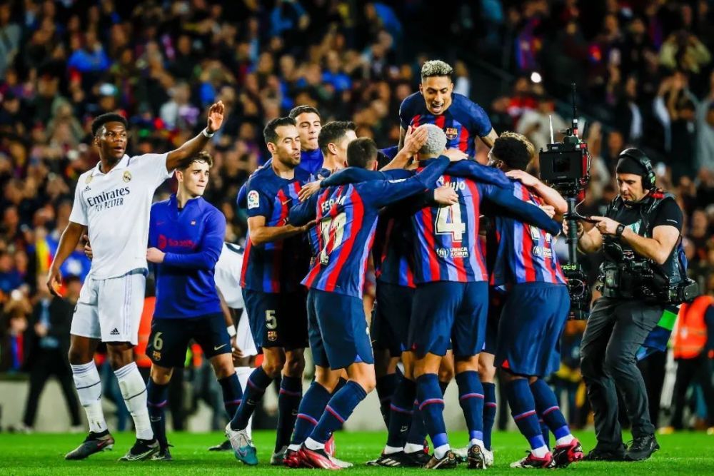 西甲今晨走向成谜，巴黎圣日耳曼手感冰凉，悬念犹存，临场指挥获称赞(巴黎圣日耳曼外号叫什么)