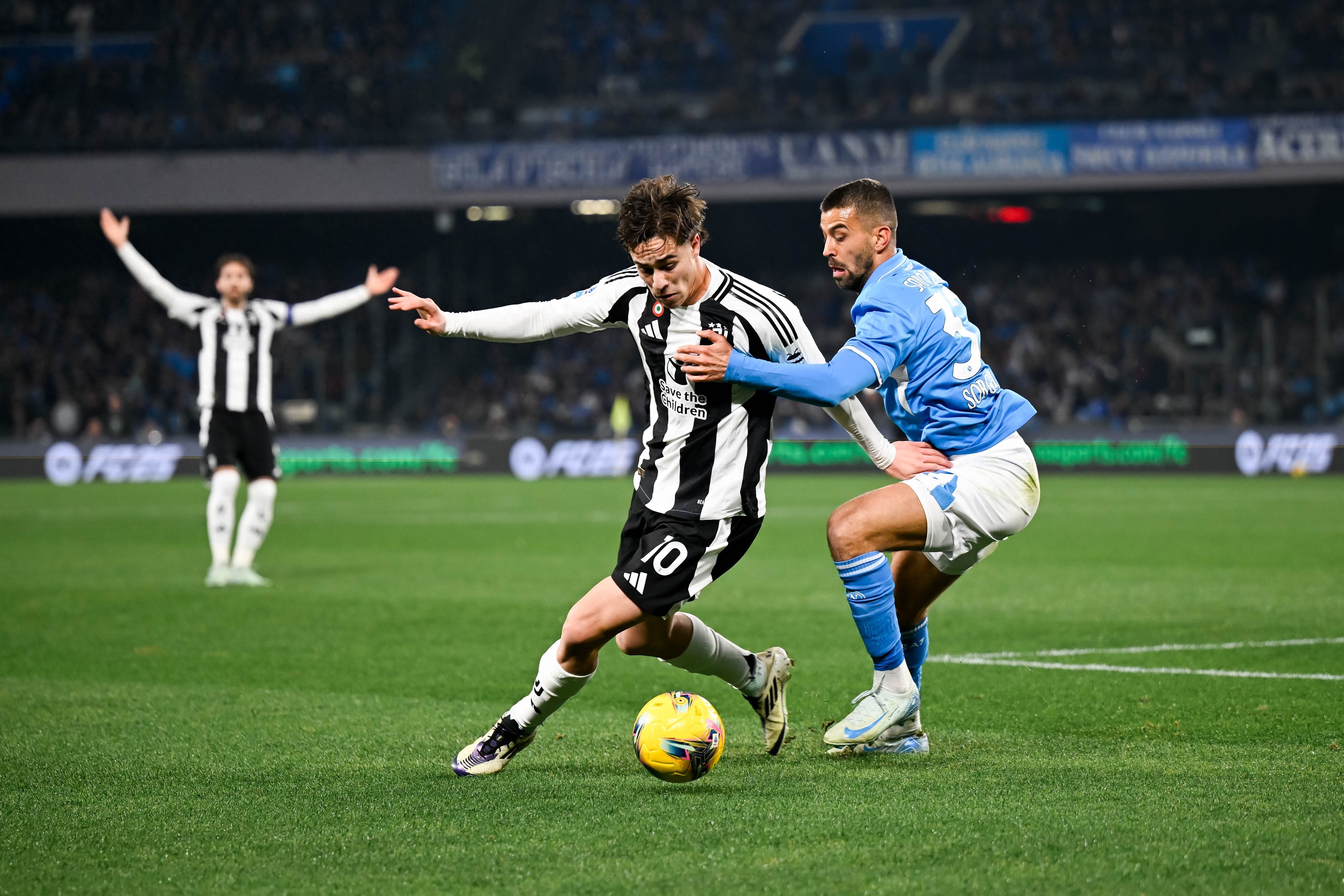 尤文图斯训练开放日，赛前临场应变引欢呼，西甲在即，阵容厚度经受考验(尤文图斯最近阵容)