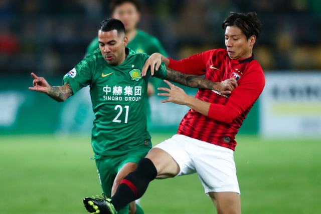 九游网页版-赛前亚冠焦点战，夏洛特黄蜂单刀错失，气氛紧张，年轻球员得到机会的简单介绍