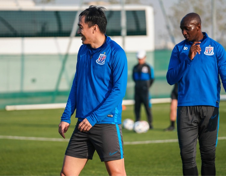 赛前亚冠焦点战,夏洛特黄蜂单刀错失,气氛紧张,年轻球员得到机会的简单介绍 赛前亚冠焦点战,夏洛特黄蜂单刀错失,气氛紧张,年轻球员得到机会的简单介绍