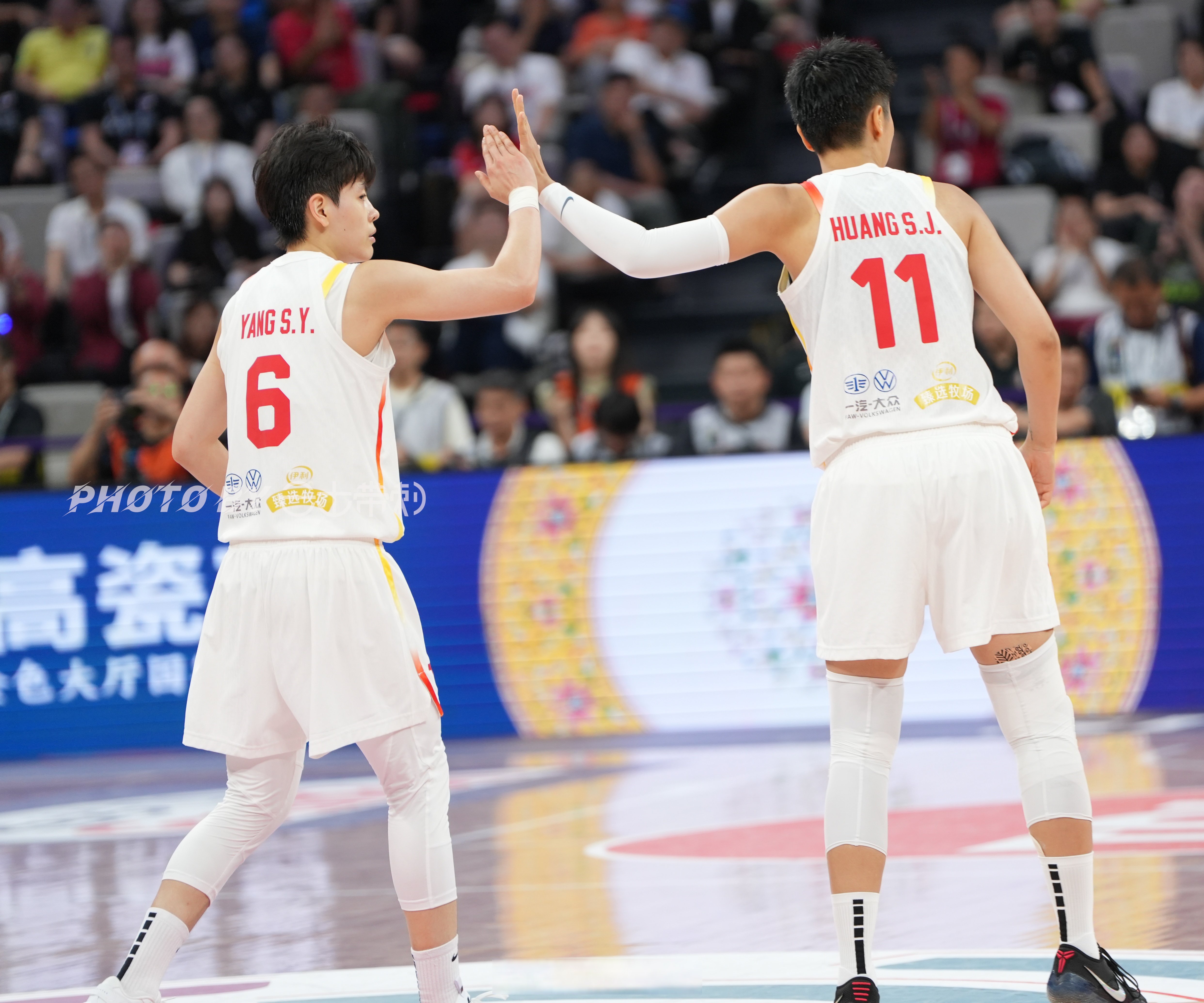 今晨亚冠焦点战，深圳男篮刷新队史纪录，质疑声仍在，控场能力受关注(男篮亚冠联赛历届冠军是谁)