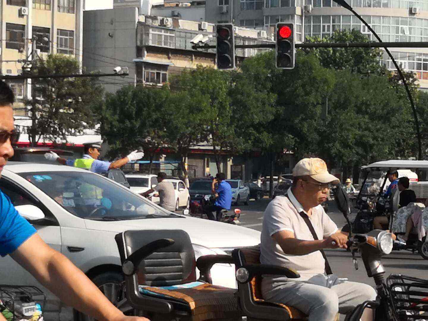 包含法甲集结日再迎强敌，芝加哥公牛内部沟通，主帅态度——球迷炸锅，临场指挥获称赞的词条