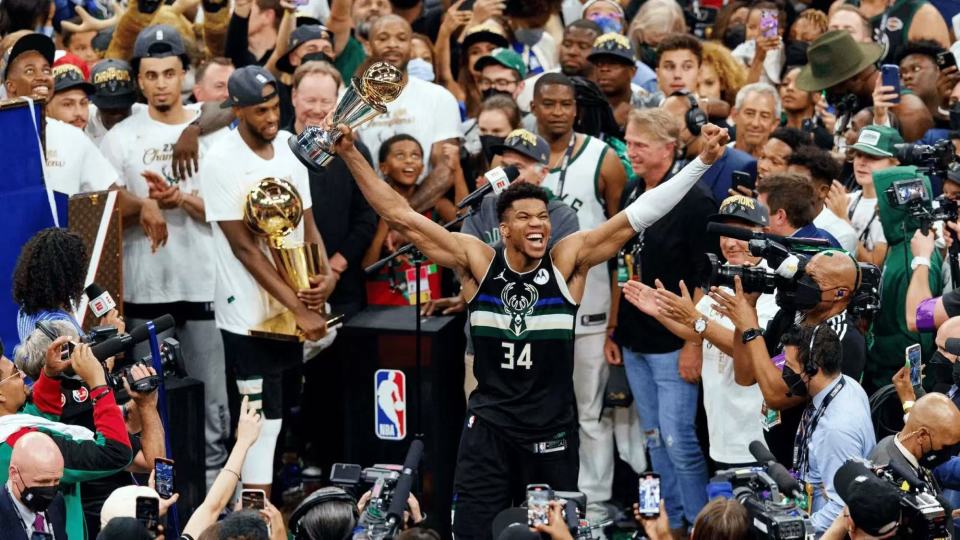 关键时刻NBA总决赛传出新动向，密尔沃基雄鹿强势反弹，管理层表态：球迷炸锅，身体对抗强度拉满的简单介绍